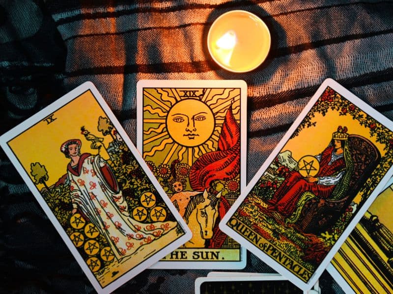 How To How to read tarot cards